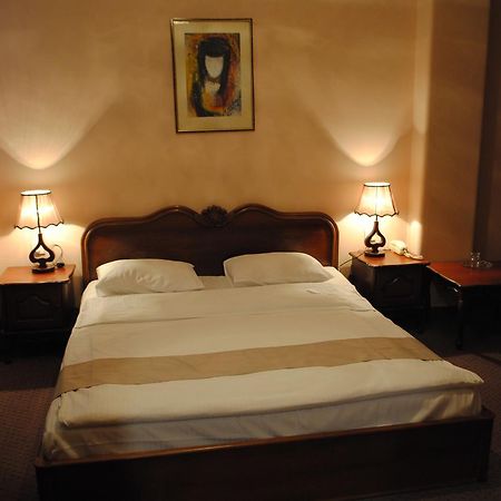 Hotel Sympatia ティビリシ エクステリア 写真