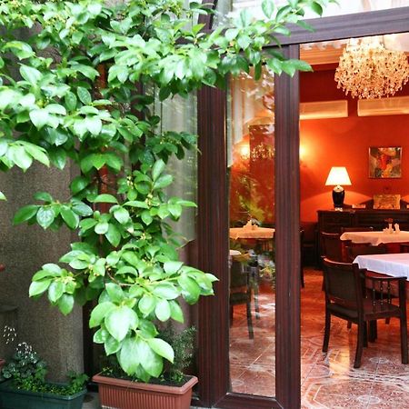 Hotel Sympatia ティビリシ エクステリア 写真
