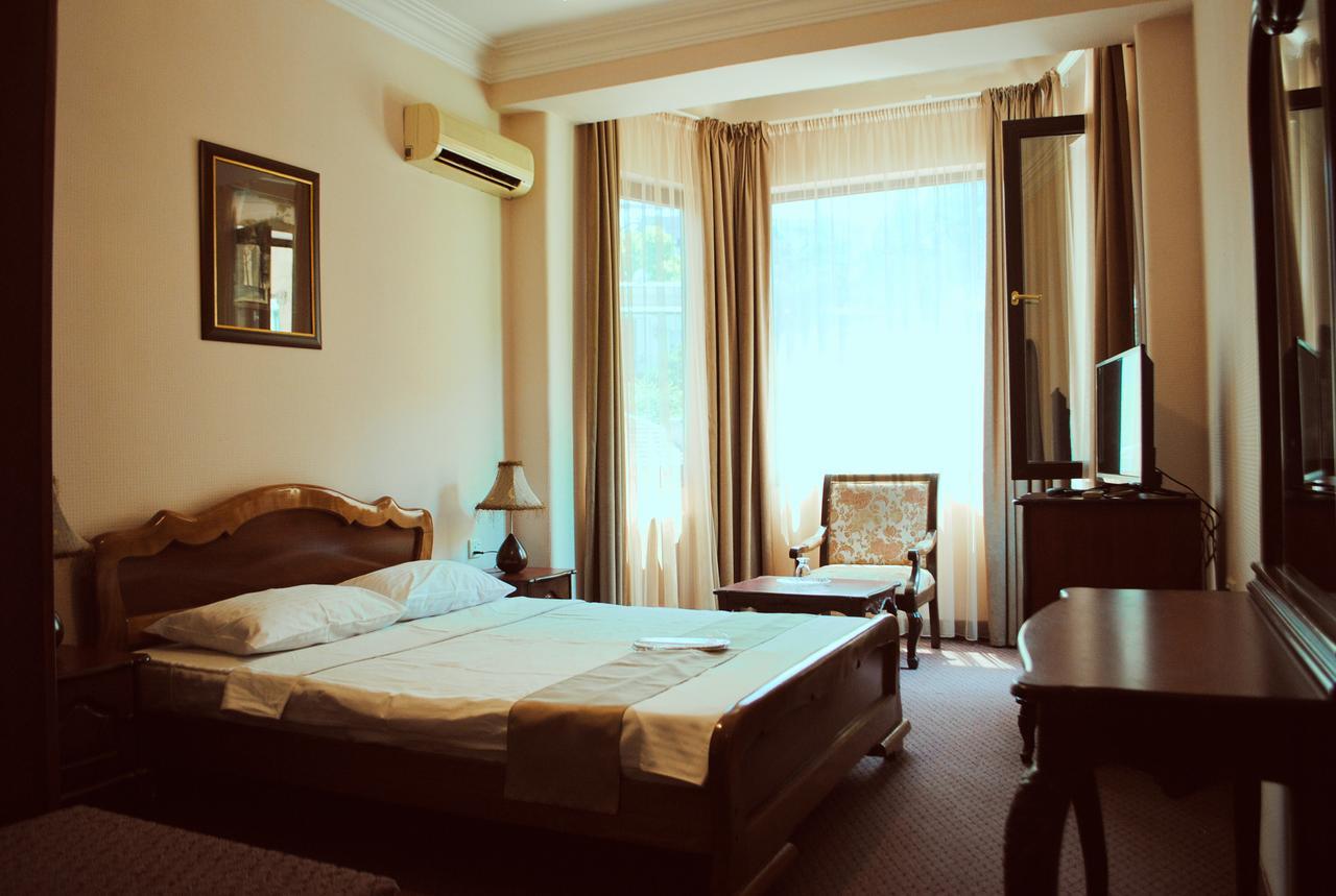 Hotel Sympatia ティビリシ エクステリア 写真
