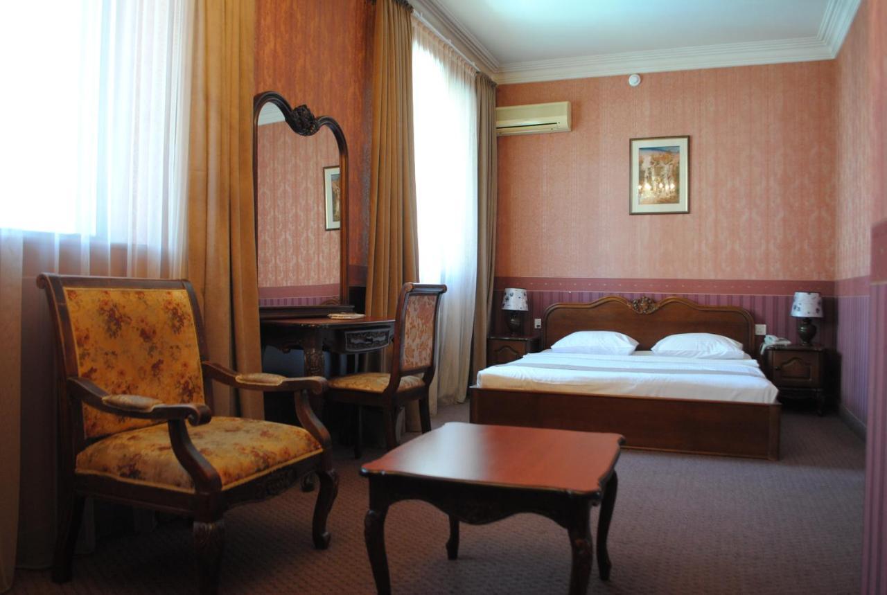 Hotel Sympatia ティビリシ エクステリア 写真