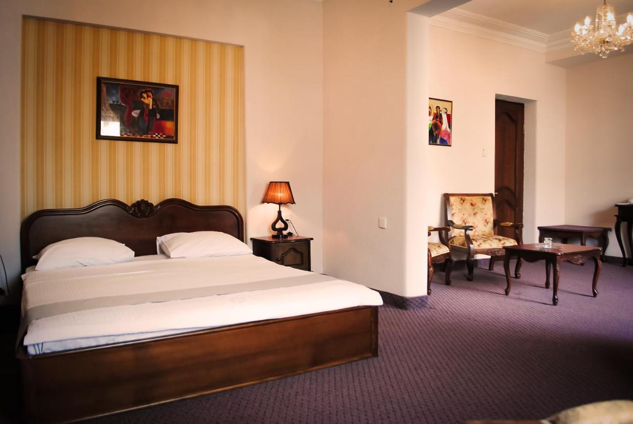 Hotel Sympatia ティビリシ エクステリア 写真
