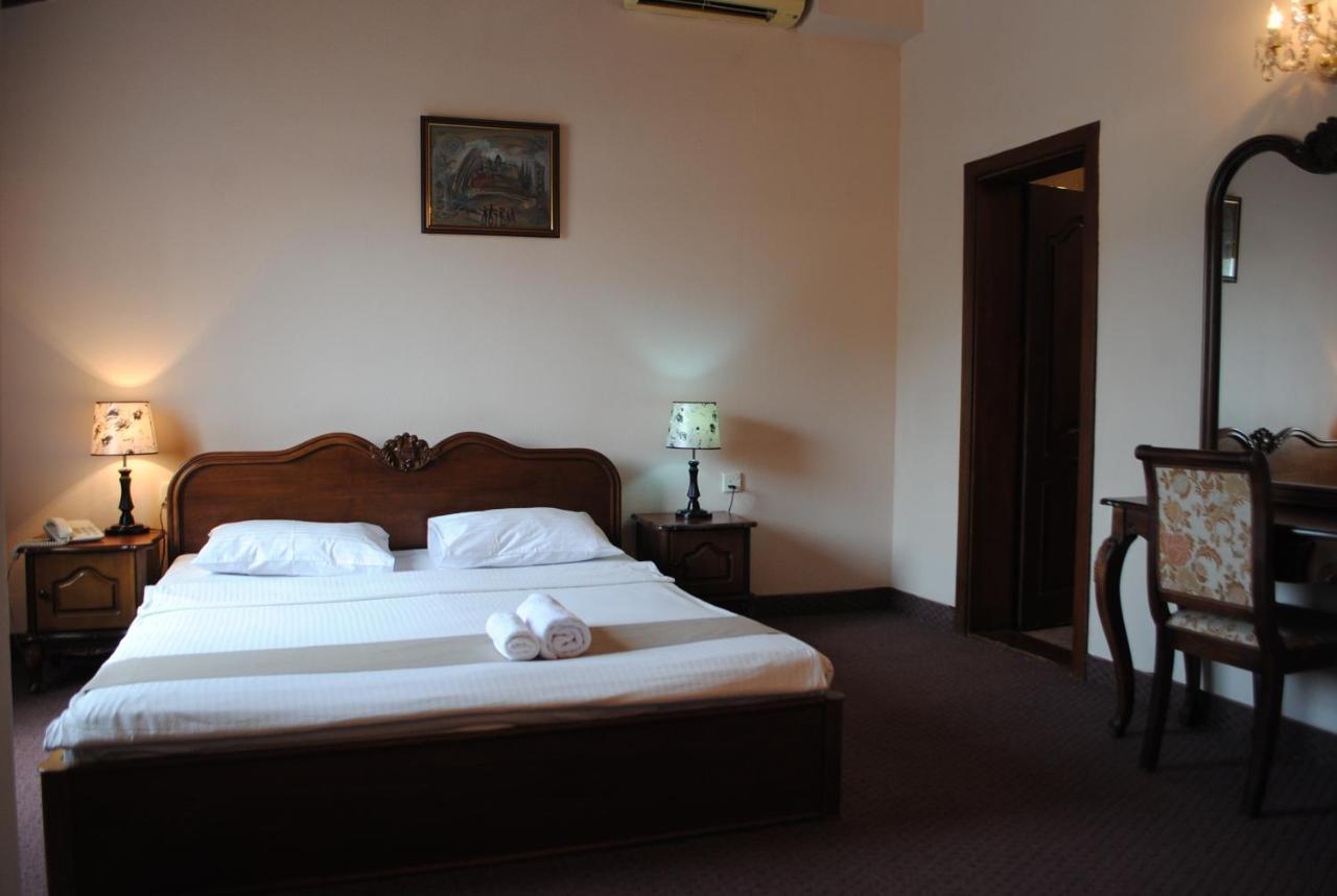 Hotel Sympatia ティビリシ エクステリア 写真
