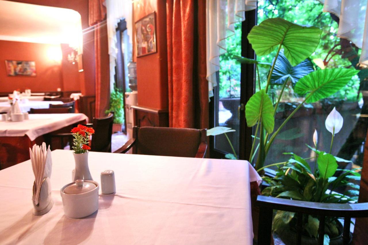 Hotel Sympatia ティビリシ エクステリア 写真